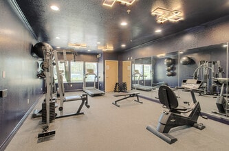 Englewood Vista in Gladstone, MO - Building Photo - Building Photo