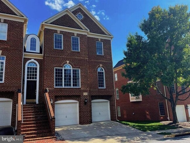 20366 Fallsway Terrace in Sterling, VA - Building Photo - Building Photo
