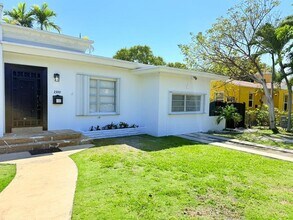 2300 SW 24th St in Miami, FL - Building Photo - Building Photo