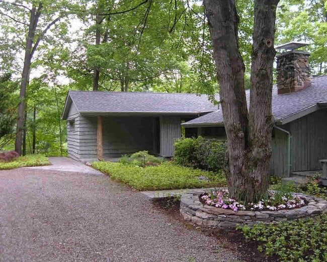 272 Drake Rd in Pleasant Valley, NY - Building Photo - Building Photo