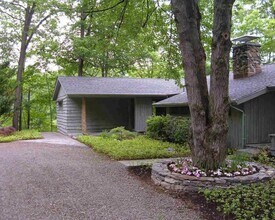 272 Drake in Pleasant Valley, NY - Foto de edificio - Building Photo