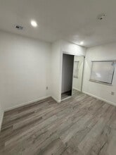 3241 NW 51st Terrace, Unit 17 in Miami, FL - Building Photo - Building Photo