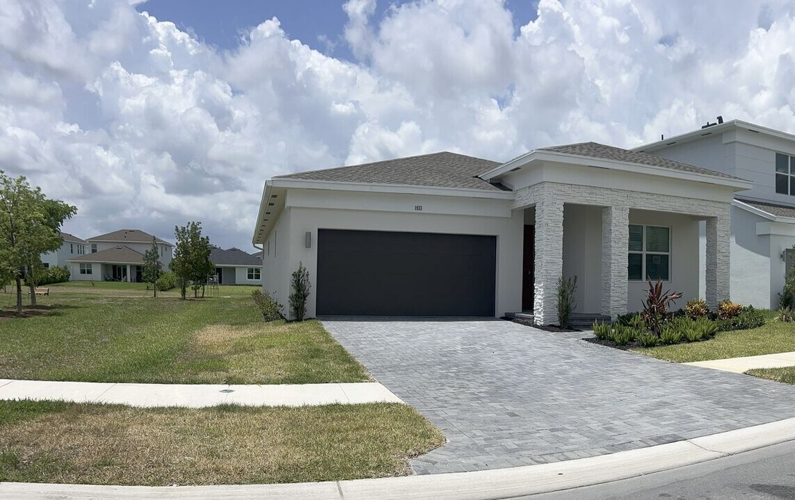 1933 Wandering Willow Wy in Loxahatchee, FL - Building Photo