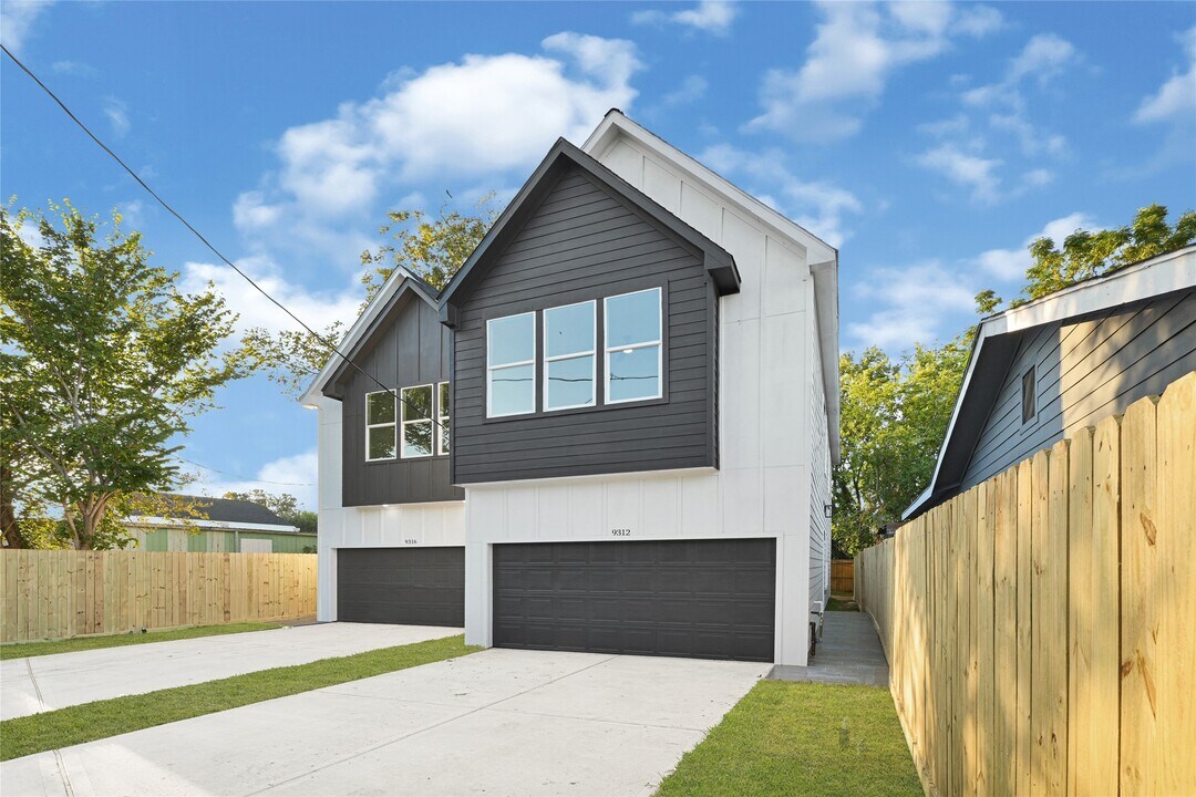 9312 Waller St in Houston, TX - Building Photo