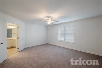 132 E Rdg Wy in Woodstock, GA - Foto de edificio - Building Photo