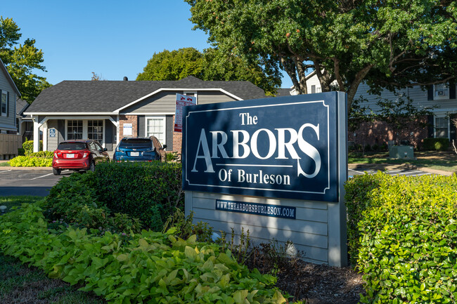 Arbors Of Burleson in Burleson, TX - Foto de edificio - Building Photo