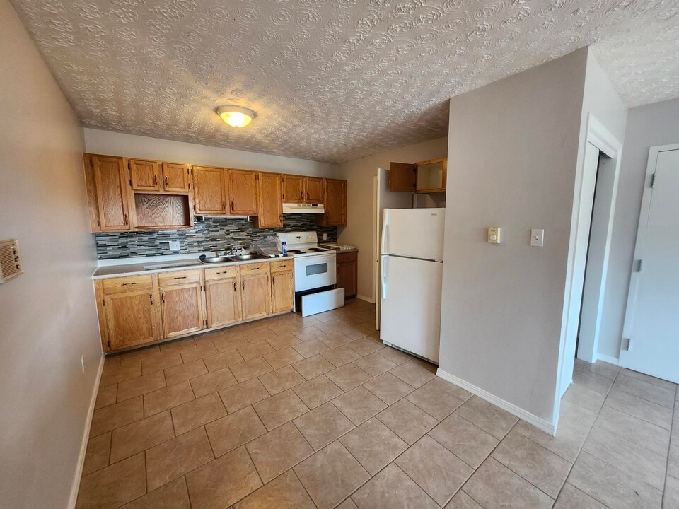 8 Scott Ave in Rothesay, NB - Building Photo
