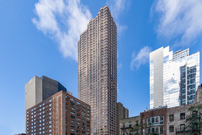 245 E 39th St in New York, NY - Foto de edificio - Building Photo