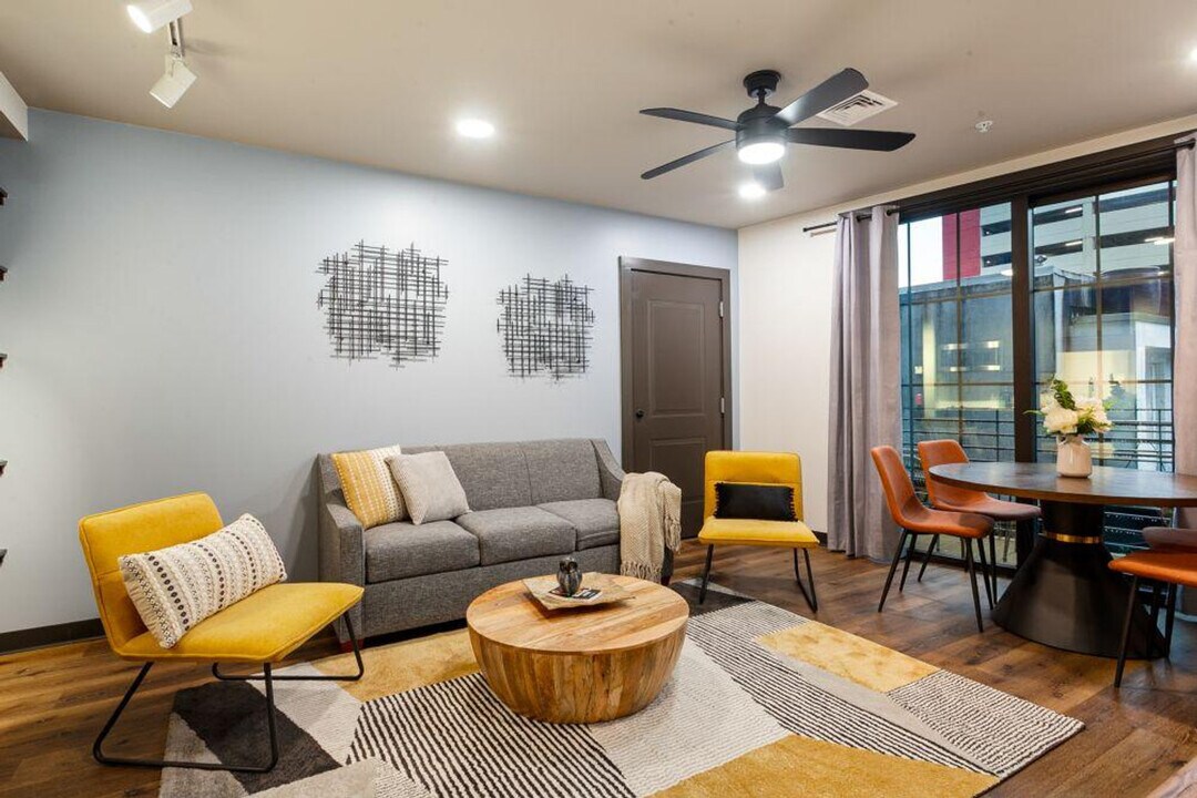 611 Commerce St in New Orleans, LA - Building Photo