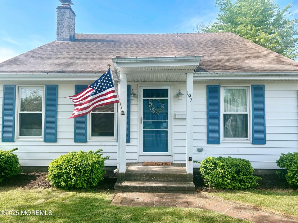 197 Bridge Ave in Bay Head, NJ - Building Photo