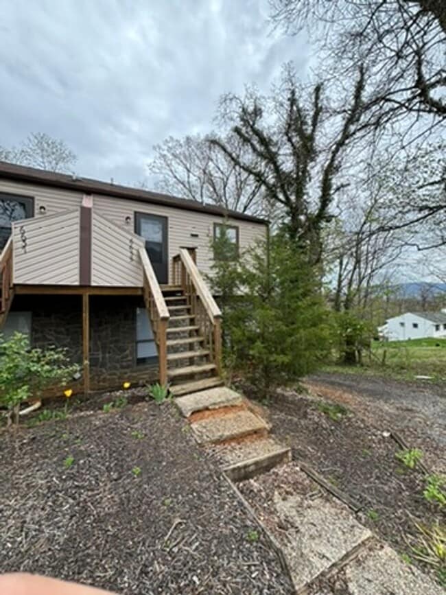 property at 6635 Wood Haven Rd