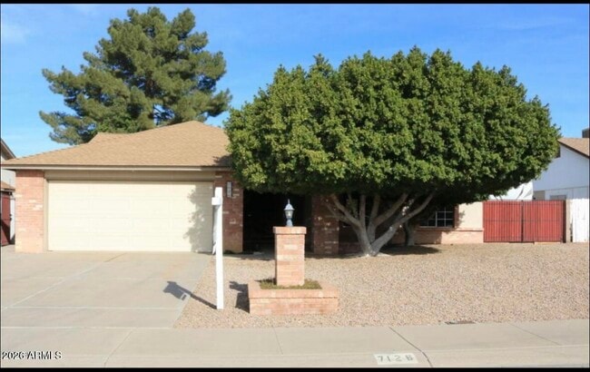 property at 7126 W Sunnyslope Ln