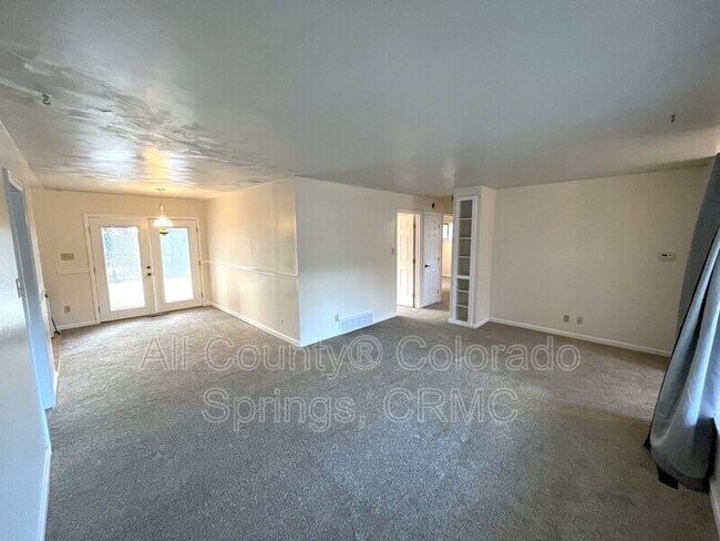 1217 Cumberland St in Colorado Springs, CO - Building Photo - Building Photo