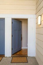 2044 Fairmont Dr in San Mateo, CA - Building Photo - Building Photo