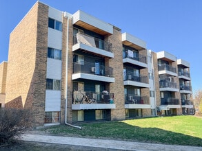 Mainstreet Residence in Saskatoon, SK - Building Photo - Building Photo