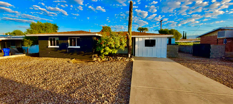 7033 E Calle Orion in Tucson, AZ - Building Photo