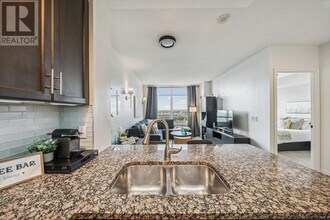 9245 Jane St in Vaughan, ON - Building Photo - Building Photo