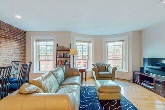 120 W Concord St, Unit 2 in Boston, MA - Building Photo - Building Photo