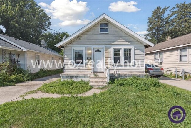 2442 Paradise Ave