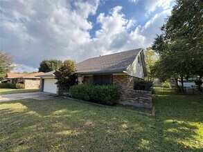 828 Misty Glen Dr in Desoto, TX - Building Photo - Building Photo