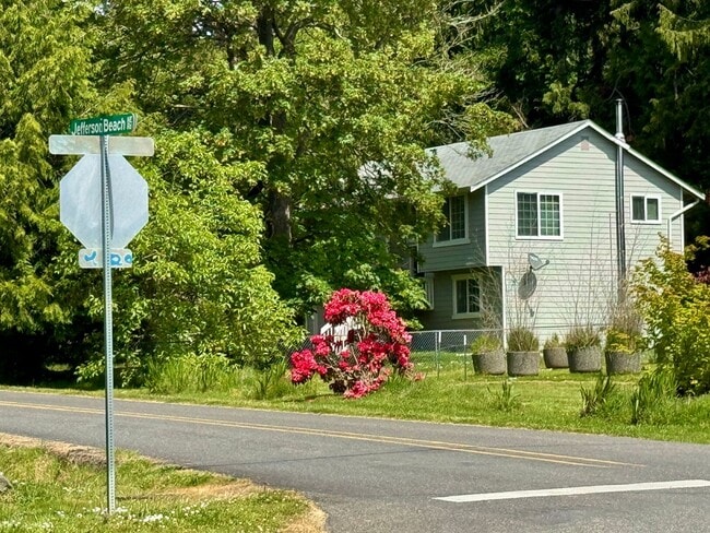 property at 20464 Jefferson Beach Rd NE