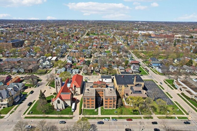 Park Lane Apartments in Racine, WI - Foto de edificio - Building Photo