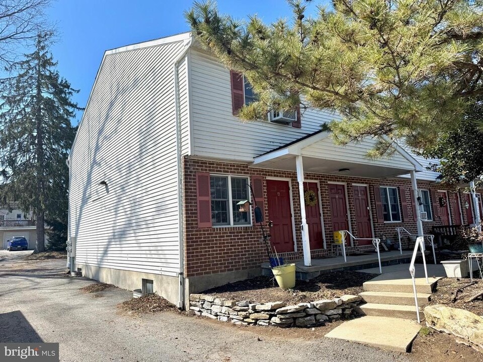 200 N Brobst St in Shillington, PA - Foto de edificio