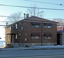 2701 Lake Shore Dr in Toronto, ON - Building Photo