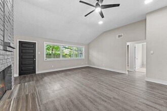 16026 Beechnut St in Houston, TX - Building Photo - Building Photo