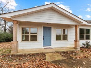 2061 Lindsay Ln S in Athens, AL - Building Photo - Building Photo