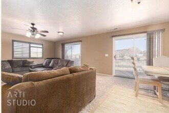 1185 Sherman Cir in Saint George, UT - Foto de edificio - Building Photo