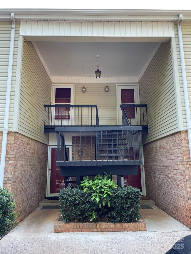 4605 Coronado Dr in Charlotte, NC - Foto de edificio - Building Photo