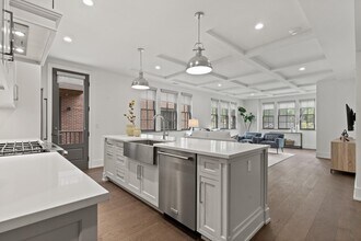 932 W Eleven Mile Rd in Royal Oak, MI - Building Photo - Building Photo