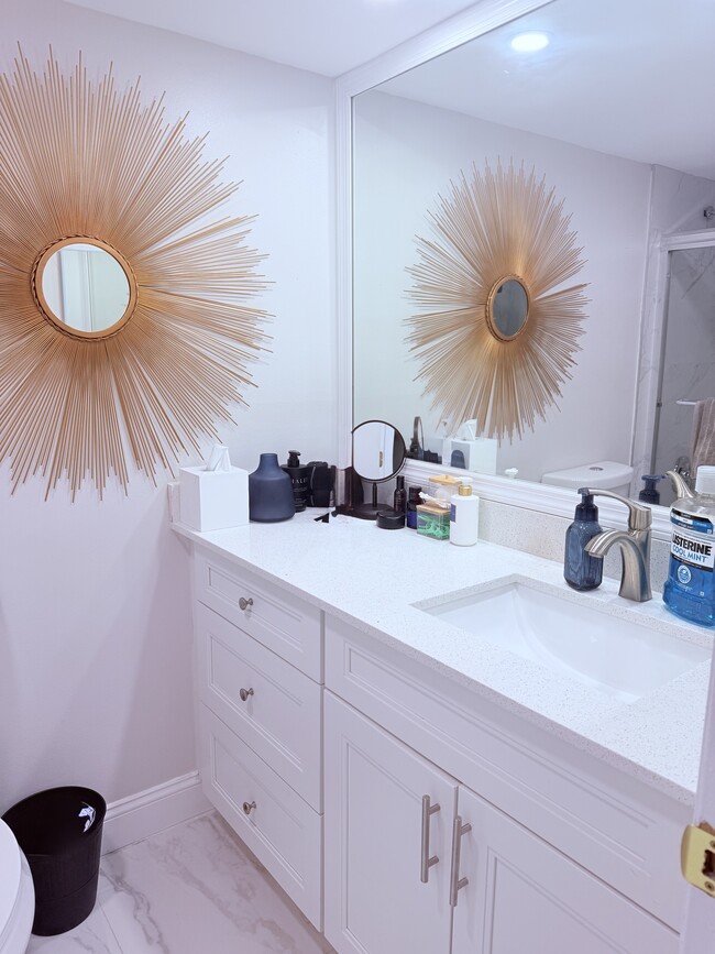 545 Oaks Ln, Unit APT 204 in Pompano Beach, FL - Building Photo - Building Photo