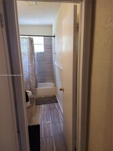 1020 NE 163rd St in North Miami Beach, FL - Building Photo - Building Photo
