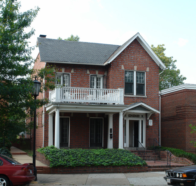 3021 Monument Ave in Richmond, VA - Building Photo - Building Photo