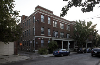 Carol Montrose Apartments in Brighton, MA - Foto de edificio - Building Photo