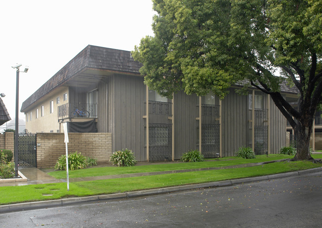 Casa Del Mar Apartments in Fresno, CA - Building Photo - Building Photo