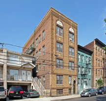 608 8th St in Union City, NJ - Building Photo