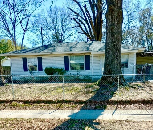 property at 2905 Grassmere St