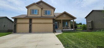 2109 Oriole Dr in Bellevue, NE - Building Photo
