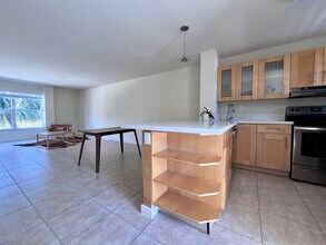 1615 West Ave, Unit 304 in Miami Beach, FL - Foto de edificio - Building Photo