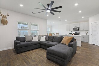 109 Netherland St in San Marcos, TX - Building Photo - Building Photo