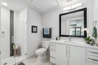 Latitude in Arlington, VA - Foto de edificio - Building Photo