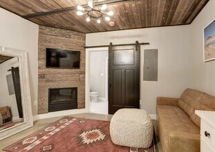 12 W Montgomery St in Baltimore, MD - Building Photo - Building Photo