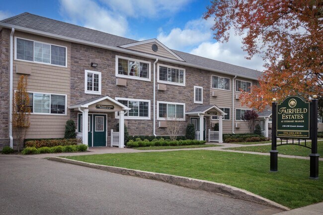 609 Tulip Ave-Unit -E2 in Stewart Manor, NY - Building Photo - Building Photo