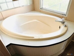 1203 W Main St in Gatesville, TX - Building Photo - Building Photo