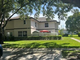 7 Amherst Ct in Royal Palm Beach, FL - Building Photo