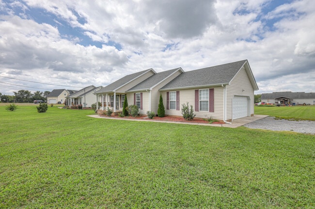 119 Broomsage Cir in Unionville, TN - Building Photo - Building Photo
