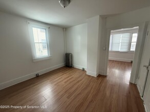 417 Willow St in Scranton, PA - Building Photo - Building Photo